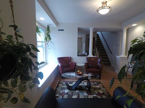 3rd image of 1112 E Palmer St