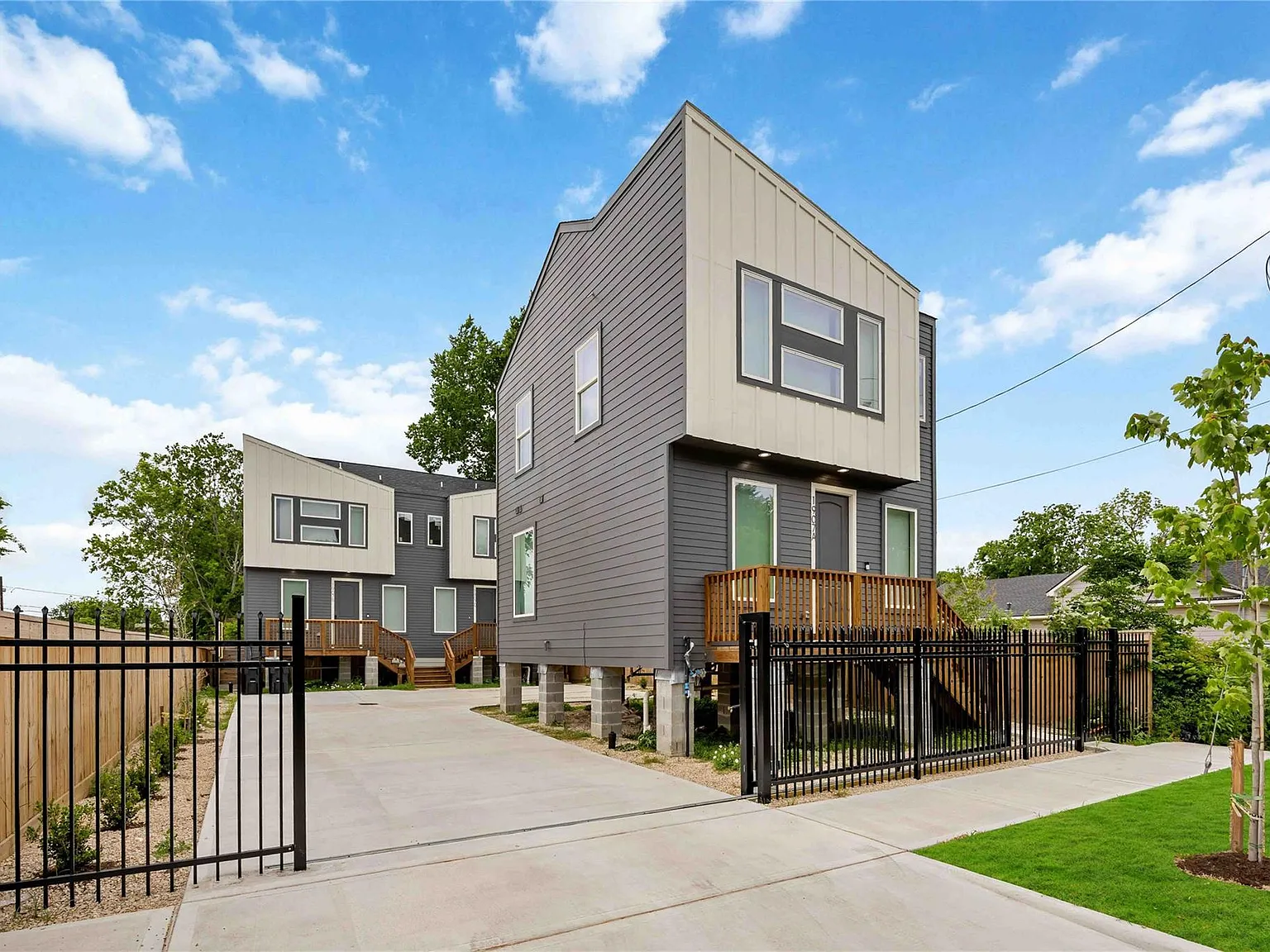 2 bed, 2.5 bath, 3000 sqft, $1,950 — Photo 2