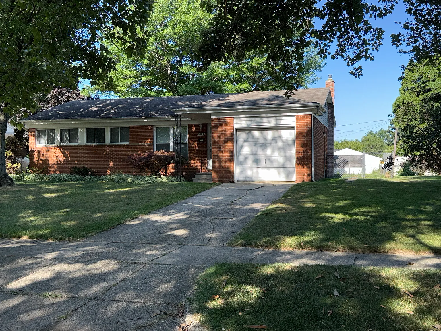 3 bed, 1.5 bath, 1127 sqft, $1,900 — Photo 1
