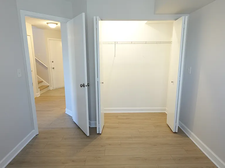 881 Essex Cir #881 — Photo 27
