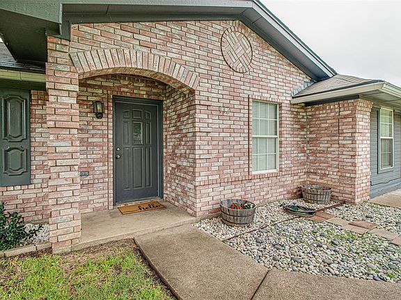 3rd image of 112 Meadow Dr