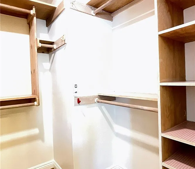 2085 Arbor Cir — Photo 44