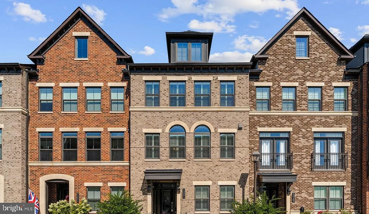 4 bed, 5.0 bath, 3419 sqft, $4,190 — Photo 1
