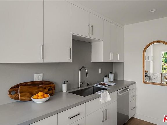 5th image of 2721 2nd St APT 101