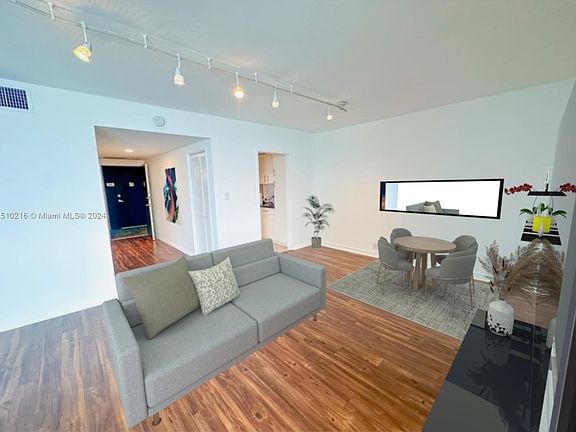 4th image of 1000 West Ave APT 1521