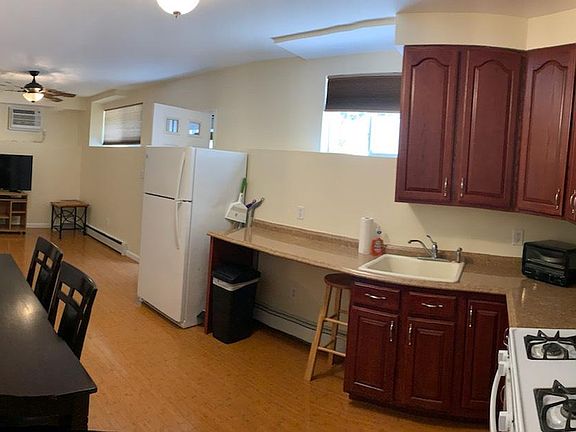 4th image of 1076 Sinclair Ave