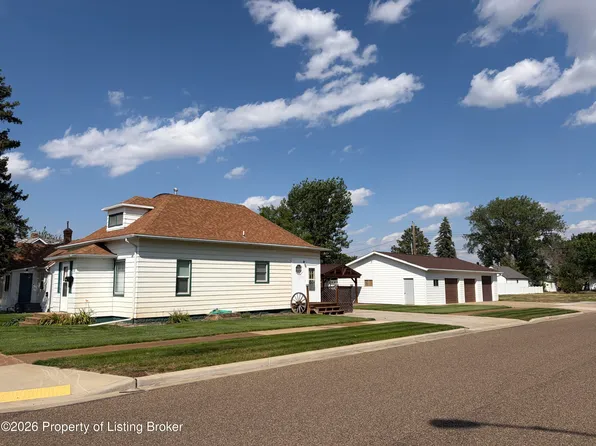 143 2nd Ave SW, Dickinson, ND 58601