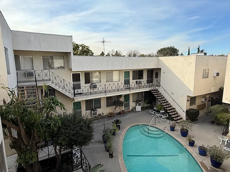 2714 W Clark Ave #F4 — Photo 15