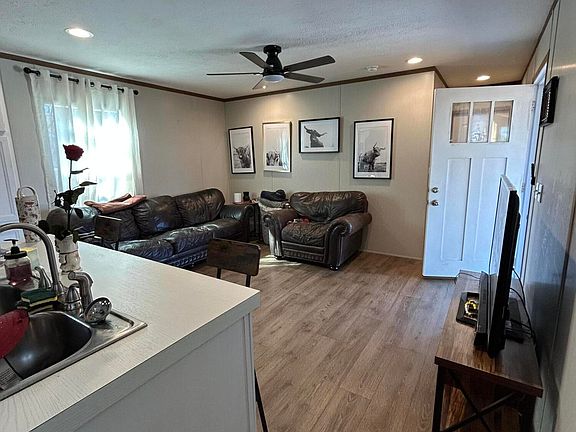 5th image of 9222 Goldfinch Rd