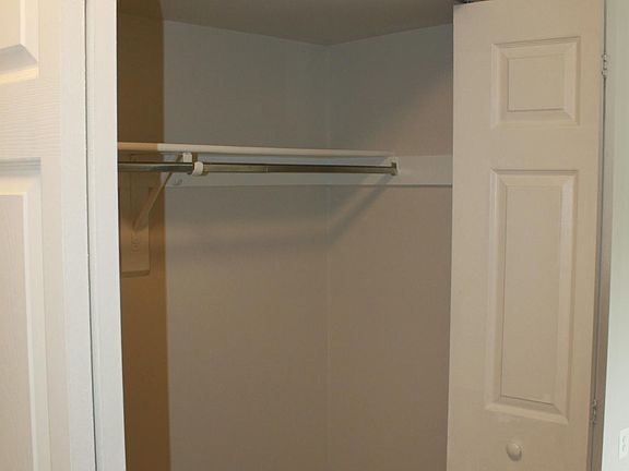 3rd image of 9730 Kingsbridge Dr APT 204