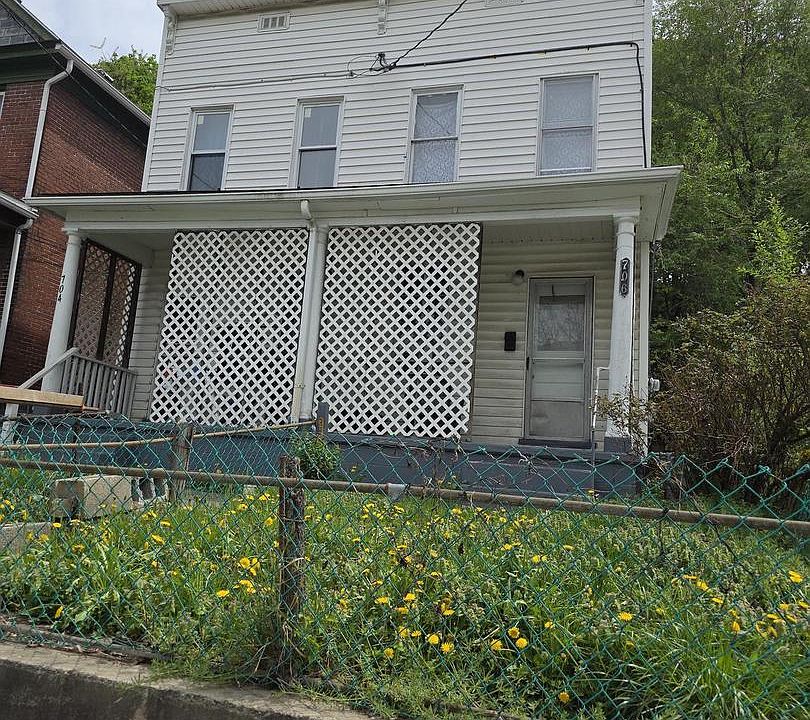 1st image of 704 Baker St