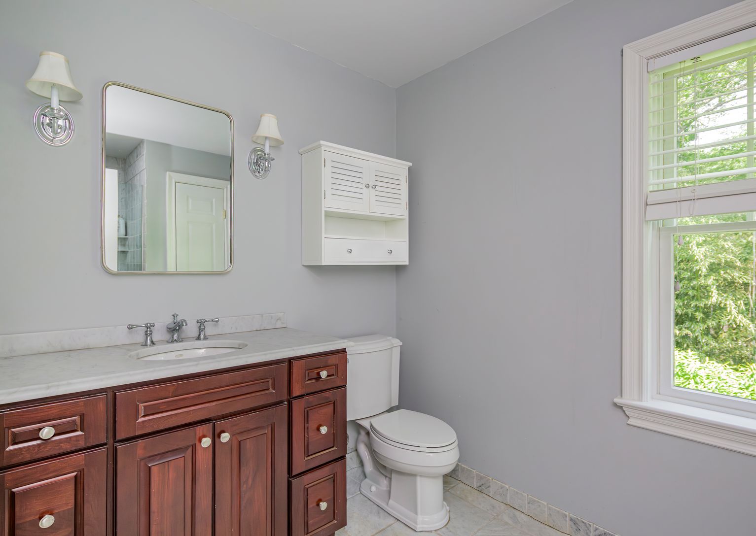  2nd fl full bath with shower stall