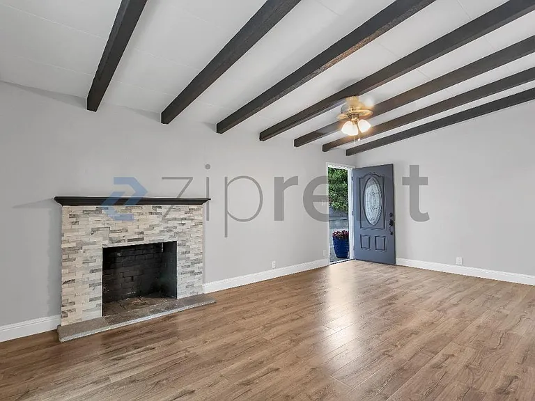 717 Pebble Dr — Photo 1