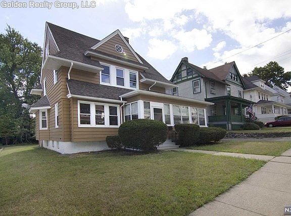 2nd image of 30 Lawrence Ave