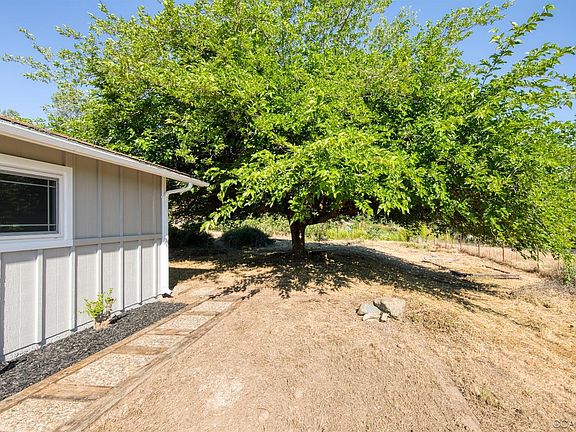 3rd image of 2689 Heney Ln