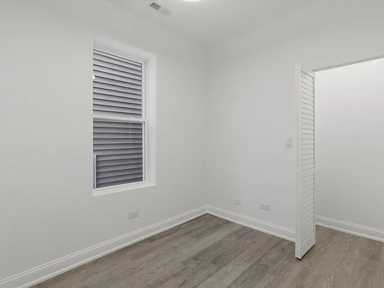 4521 S Hermitage Ave #1R — Photo 8