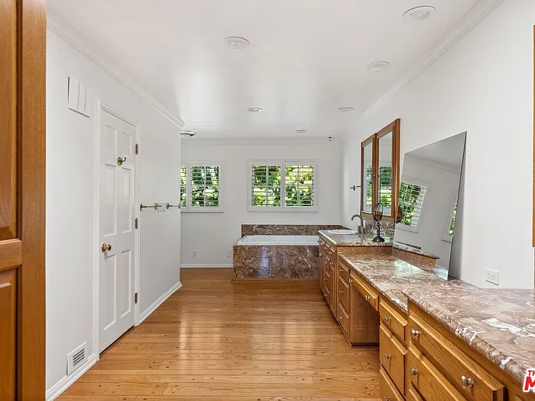 2317 Kimridge Rd — Photo 9