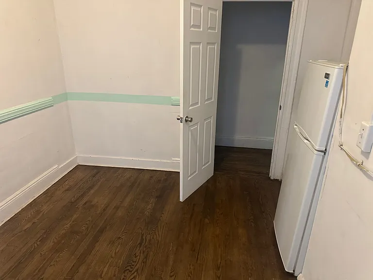 433 W 54th St #63 — Photo 3