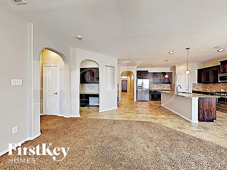 1724 Henderson Dr — Photo 3