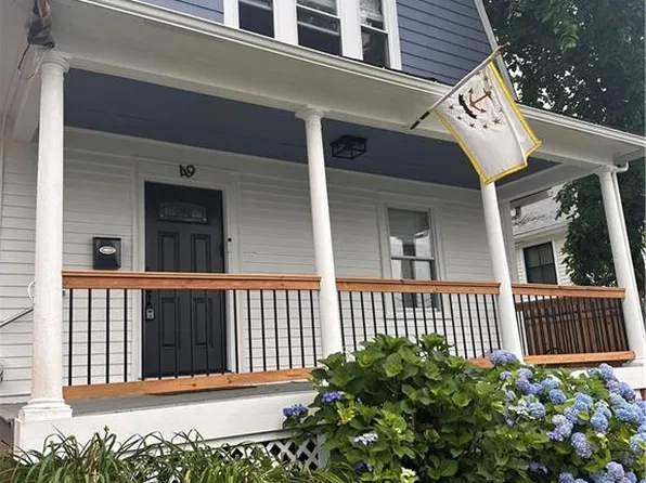 49 Woodbine St, Providence, RI 02906