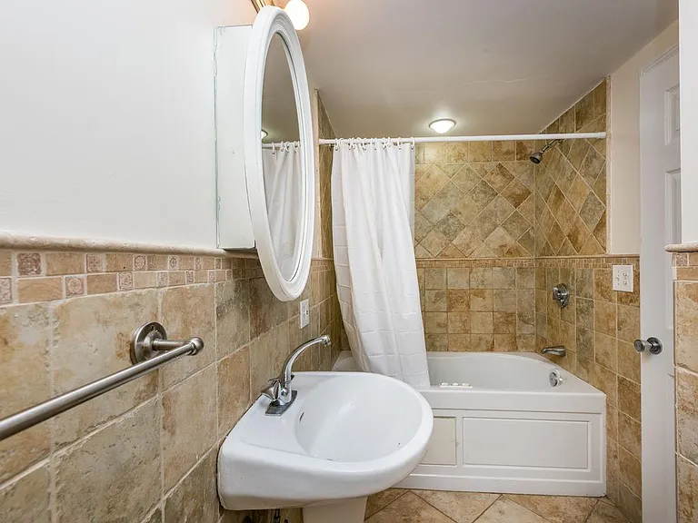 146 Salem St #5 — Photo 6