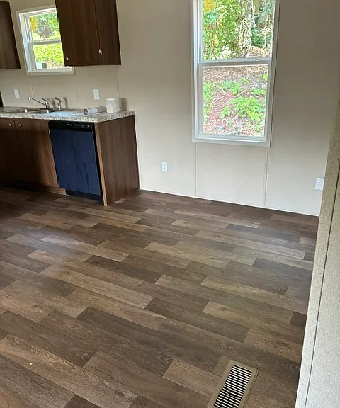 135 Lake Forest Dr — Photo 2