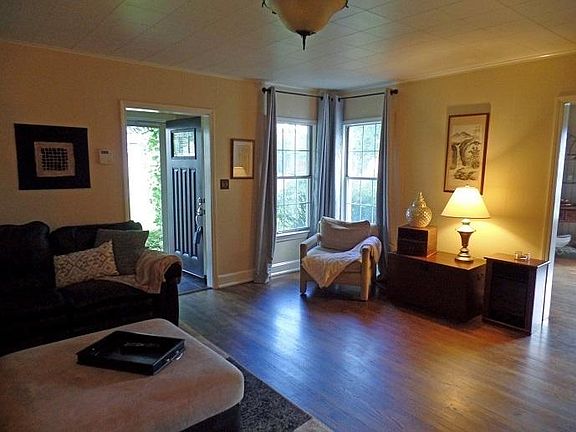 4th image of 21 N Brooks Cir