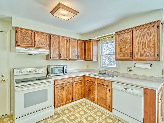 5th image of 85 Windsor Rd