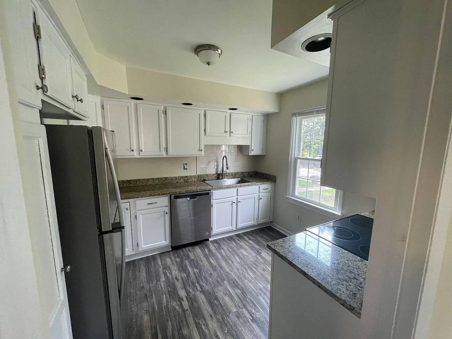 4 bed, 3.5 bath, 1980 sqft, $2,500 — Photo 4