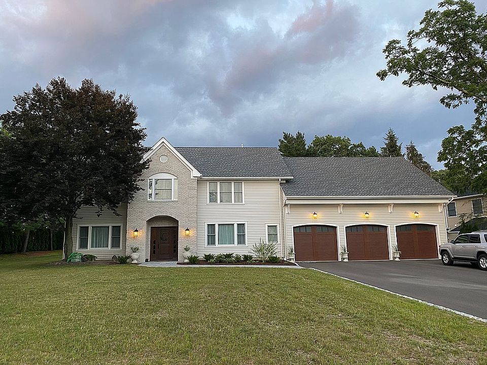 2nd image of 1111 Sunset Dr