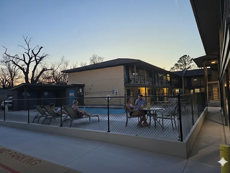 Malibu Apartments — Photo 33