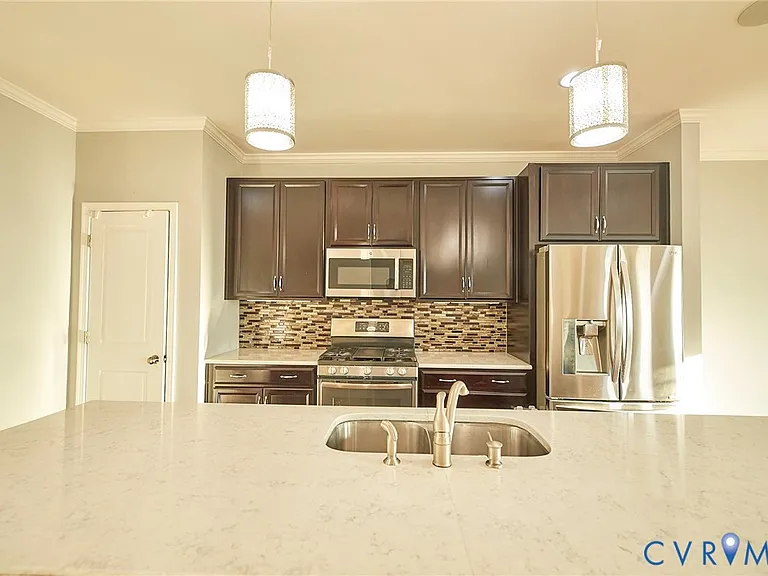11458 Hayloft Ln — Photo 32
