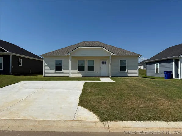 54 Middle St, Durant, OK 74701