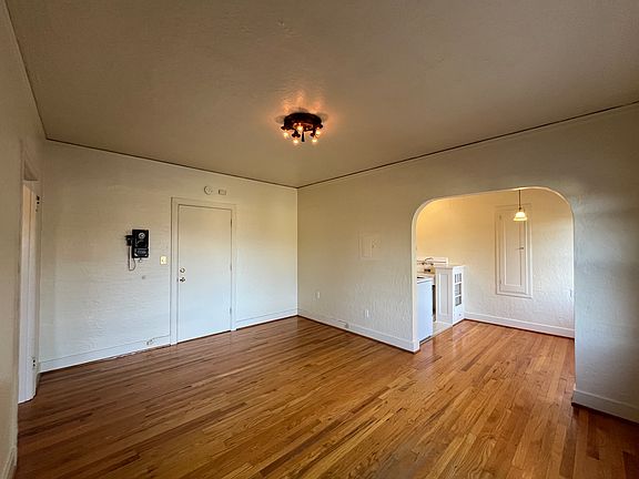 4th image of 816 SE 29th Ave #303