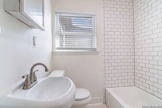 166 El Monte Blvd #2 — Photo 11