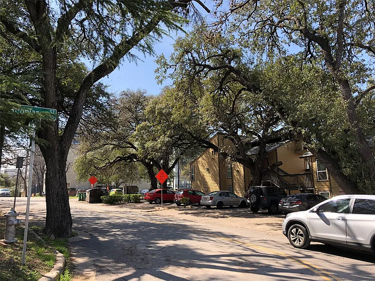 1000 W 26th St #105 — Photo 15