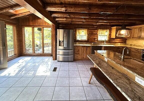 3rd image of 808 Heatherton Dr