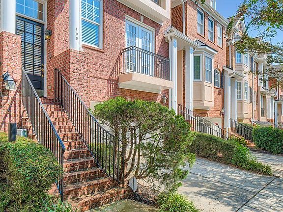 2nd image of 1051 Emory Parc Pl