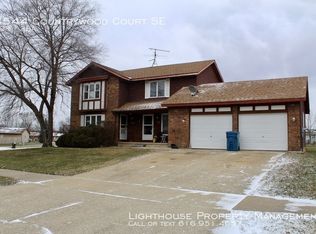 4544 Countrywood Ct SE, Kentwood, MI 49508