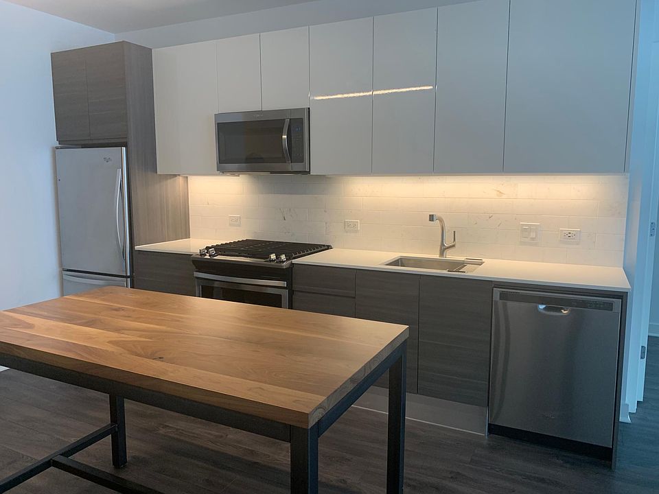 1st image of 437 N Orleans St #1101