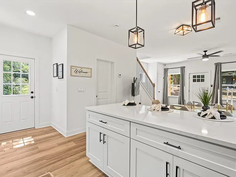 605 Poplar St — Photo 4