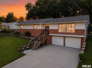 812 N 10th St, Monmouth, IL 61462