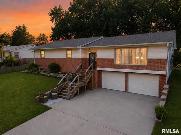 812 N 10th St, Monmouth, IL 61462