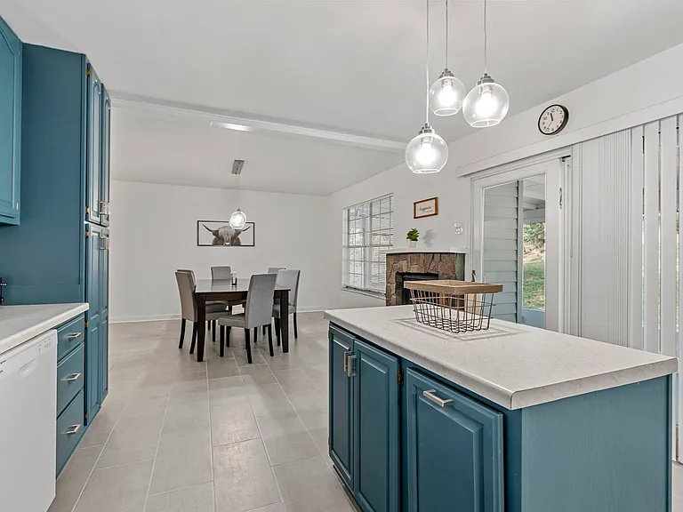 2751 Tiara Dr — Photo 18