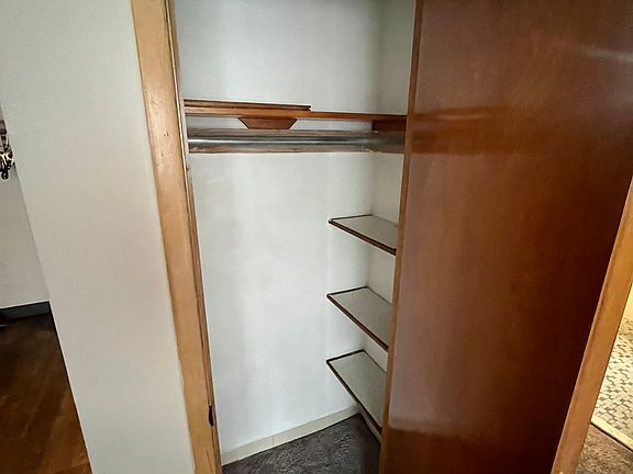 5th image of 17745 Lake Shore Blvd