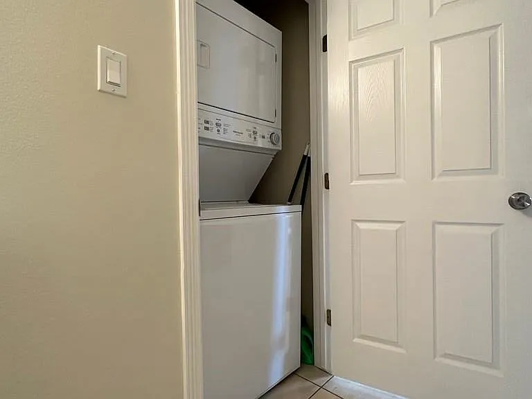 2000 Westminster Cir #2048 — Photo 12