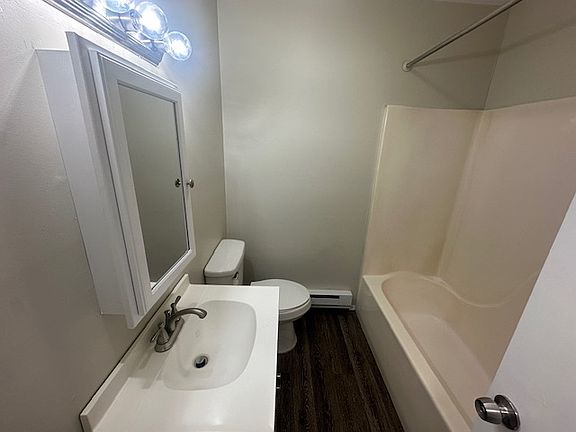 5th image of 630 Maple Ave APT 4
