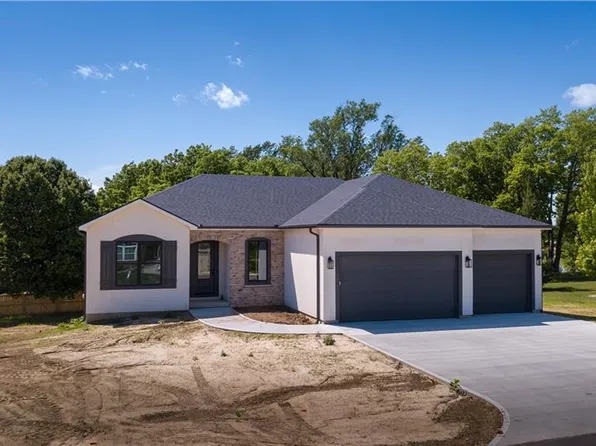 14049 Millstone Blvd, Saint Joseph, MO 64505