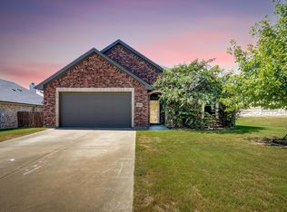 1608 Summercrest Dr, Cleburne, TX 76033