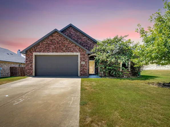 1608 Summercrest Dr, Cleburne, TX 76033
